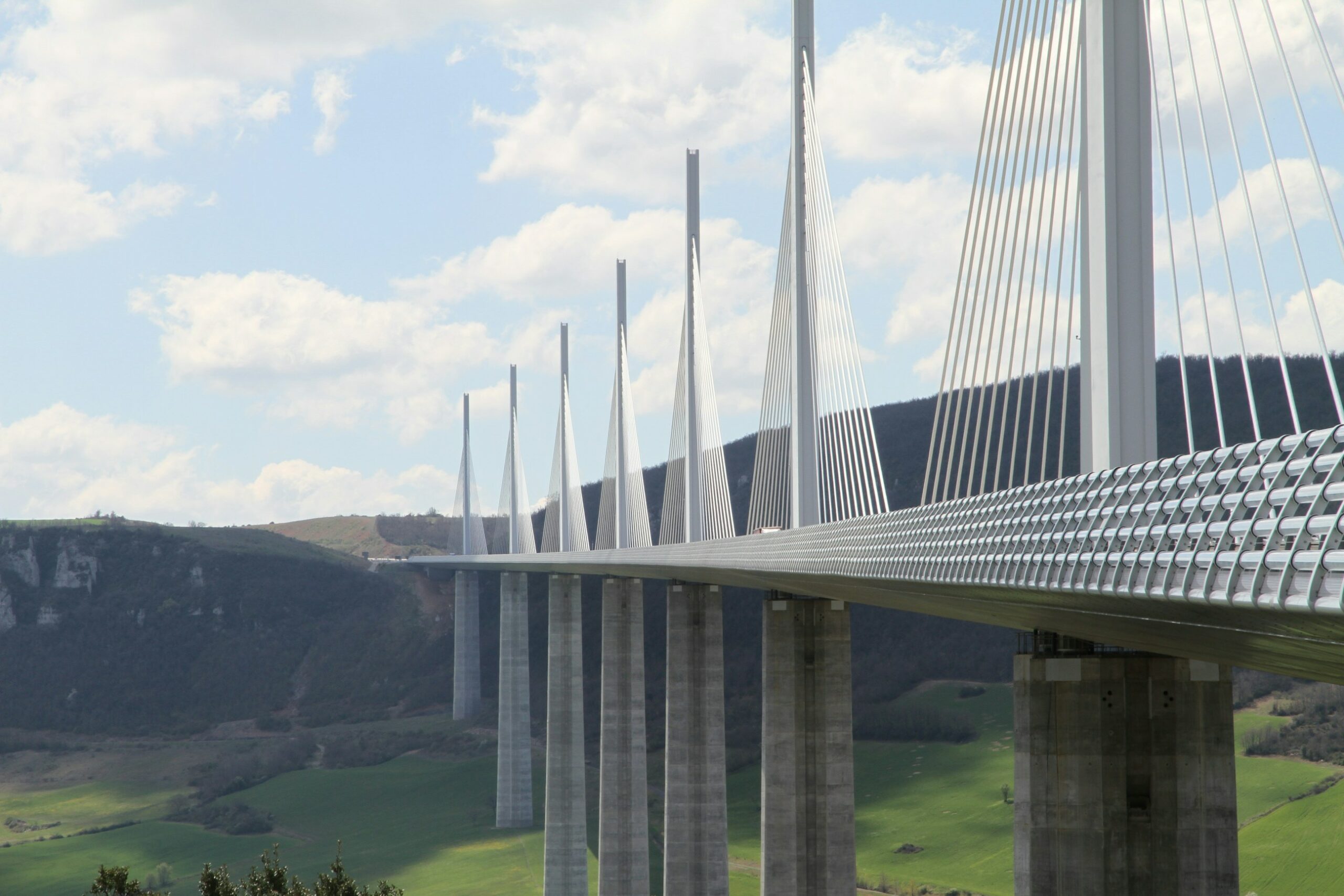 luca-onniboni-bUpwY7EdrlQ-unsplash